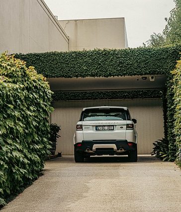 Garagedeuren met loopdeur, wat zijn je opties?