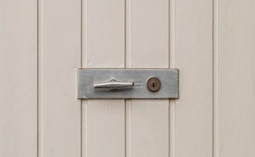 Kanteldeur of sectionaaldeur: zo maak je de juiste keuze